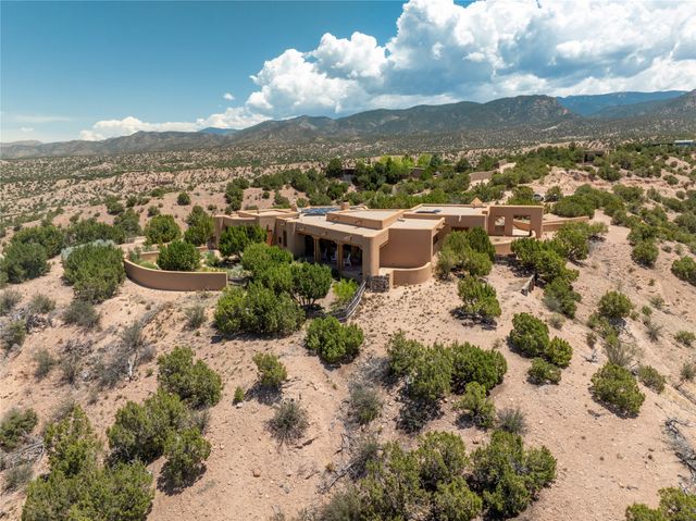 61 Three Rock Rd, Santa Fe, NM 87506