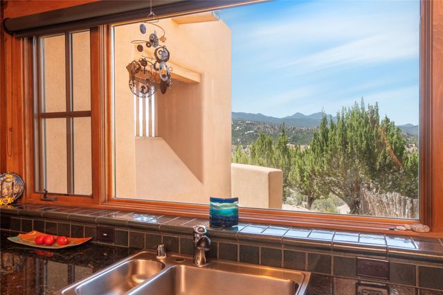 61 Three Rock Rd, Santa Fe, NM 87506