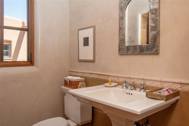 61 Three Rock Rd, Santa Fe, NM 87506