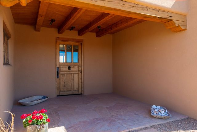 61 Three Rock Rd, Santa Fe, NM 87506