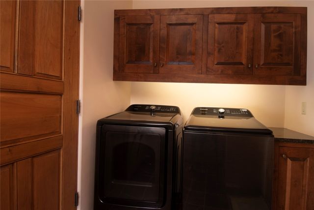 61 Three Rock Rd, Santa Fe, NM 87506