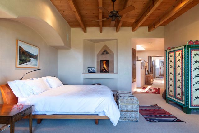 61 Three Rock Rd, Santa Fe, NM 87506