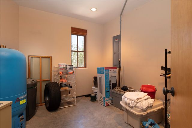 61 Three Rock Rd, Santa Fe, NM 87506