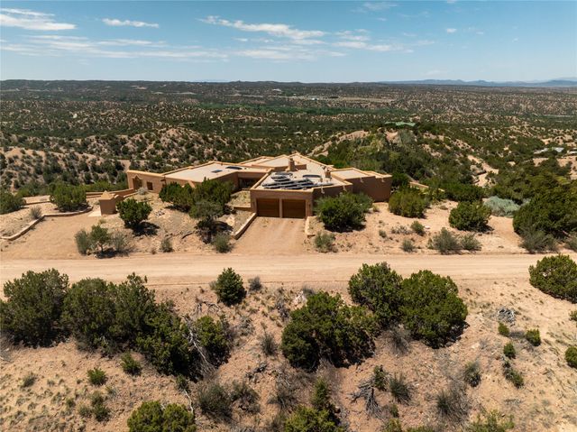 61 Three Rock Rd, Santa Fe, NM 87506