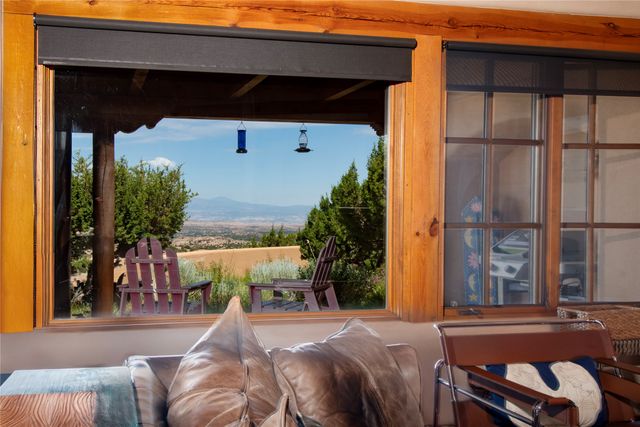 61 Three Rock Rd, Santa Fe, NM 87506