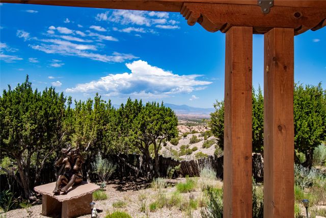 61 Three Rock Rd, Santa Fe, NM 87506