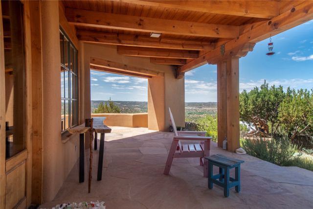 61 Three Rock Rd, Santa Fe, NM 87506
