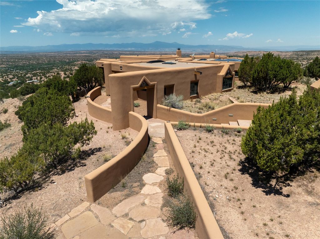 61 Three Rock Rd, Santa Fe, NM 87506