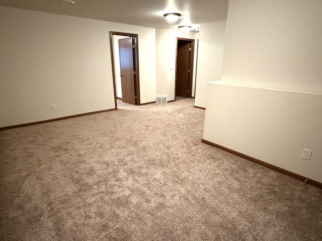 922 31st Avenue W, West Fargo, ND 58078