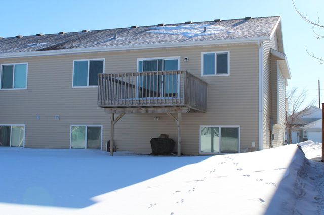 922 31st Avenue W, West Fargo, ND 58078