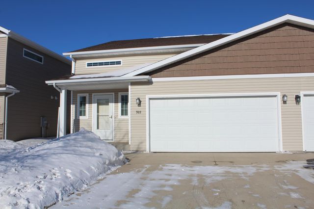 922 31st Avenue W, West Fargo, ND 58078