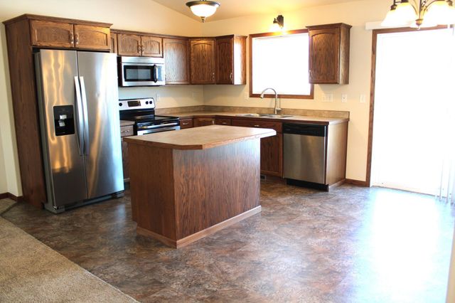 922 31st Avenue W, West Fargo, ND 58078