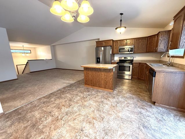 922 31st Avenue W, West Fargo, ND 58078