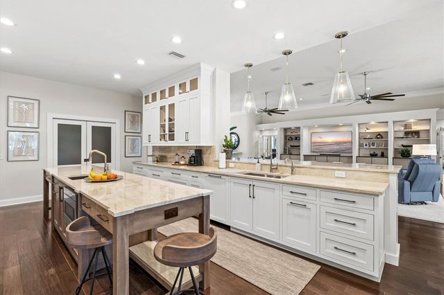 7305 LINKS COURT, Sarasota, FL 34243