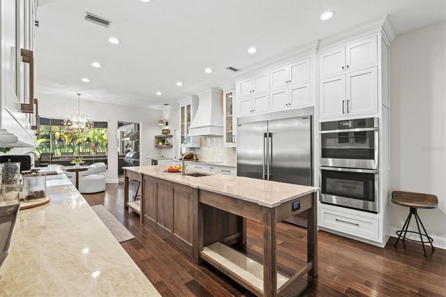 7305 LINKS COURT, Sarasota, FL 34243