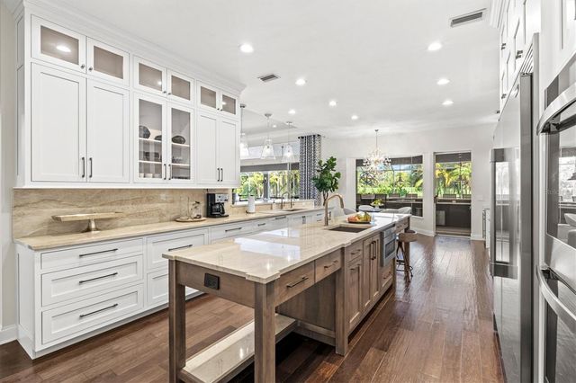 7305 LINKS COURT, Sarasota, FL 34243