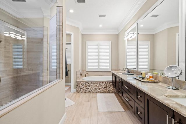 7305 LINKS COURT, Sarasota, FL 34243