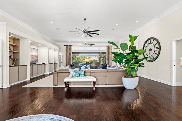 7305 LINKS COURT, Sarasota, FL 34243