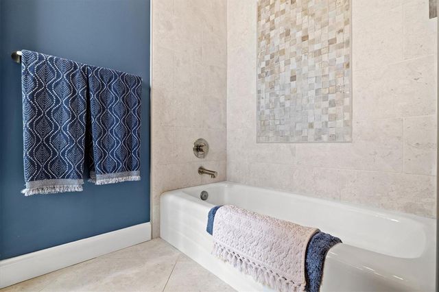 7305 LINKS COURT, Sarasota, FL 34243