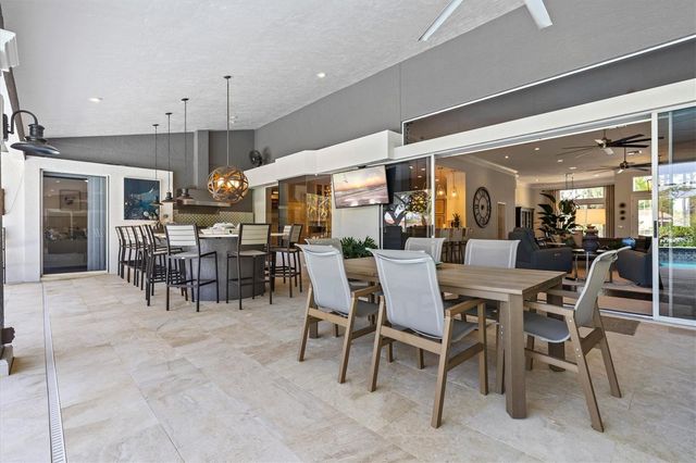 7305 LINKS COURT, Sarasota, FL 34243