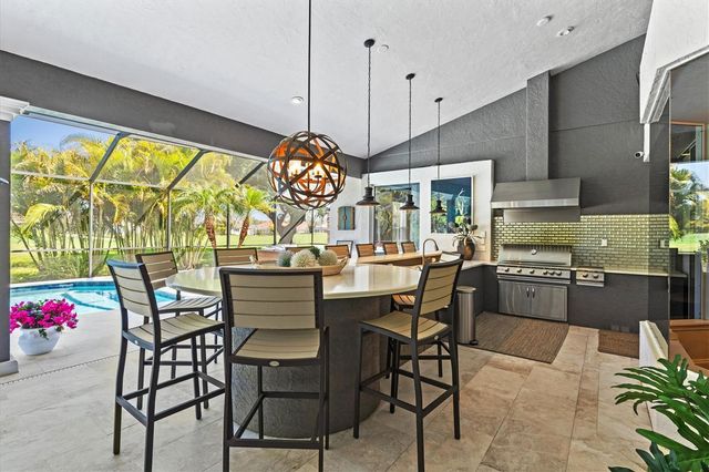 7305 LINKS COURT, Sarasota, FL 34243