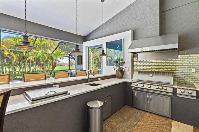 7305 LINKS COURT, Sarasota, FL 34243