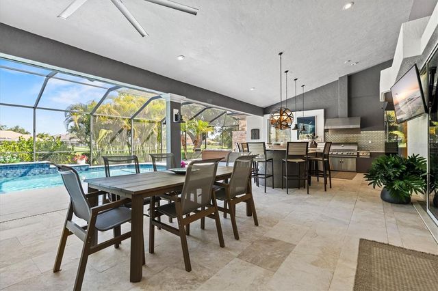 7305 LINKS COURT, Sarasota, FL 34243