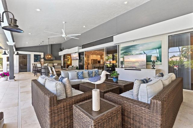 7305 LINKS COURT, Sarasota, FL 34243