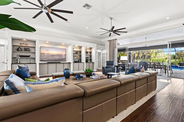 7305 LINKS COURT, Sarasota, FL 34243