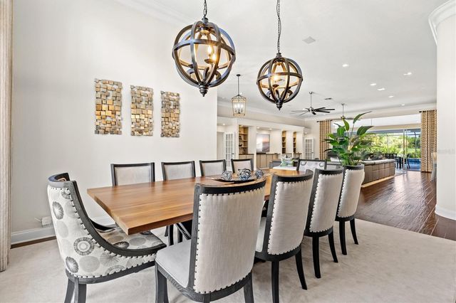 7305 LINKS COURT, Sarasota, FL 34243