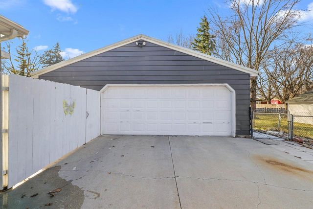 24 S GOULD STREET, Fond Du Lac, WI 54935