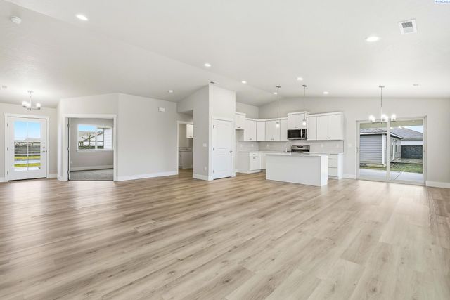 10519 Atlantic Dr, Pasco, WA 99301