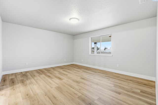 10519 Atlantic Dr, Pasco, WA 99301