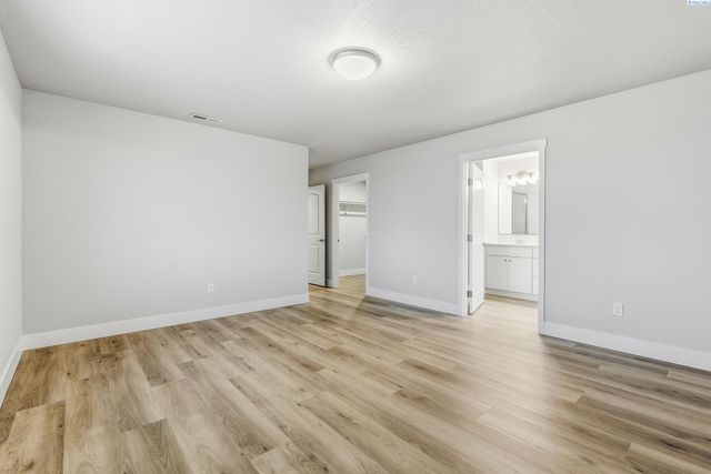 10519 Atlantic Dr, Pasco, WA 99301