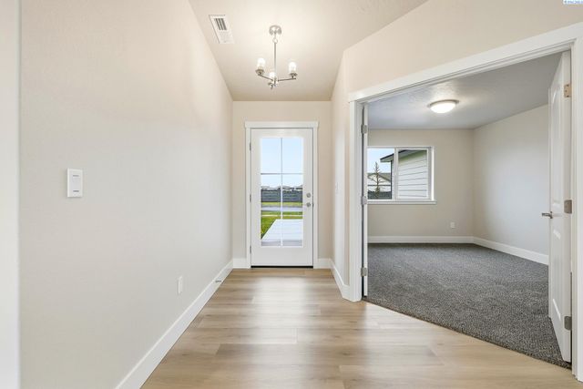 10519 Atlantic Dr, Pasco, WA 99301