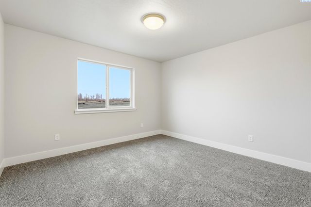 10519 Atlantic Dr, Pasco, WA 99301