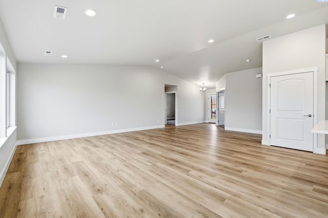 10519 Atlantic Dr, Pasco, WA 99301