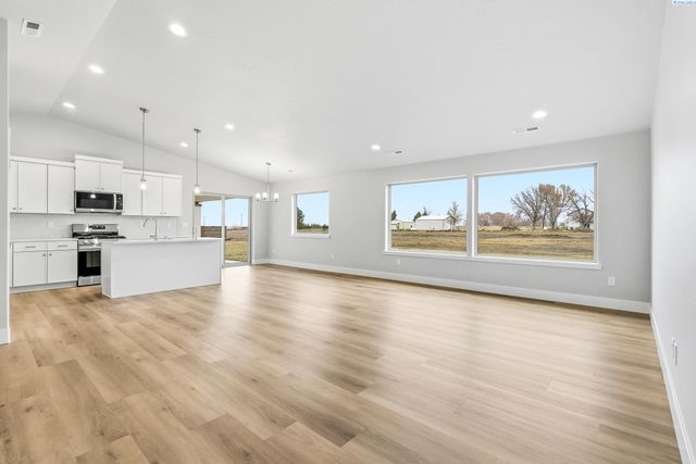 10519 Atlantic Dr, Pasco, WA 99301