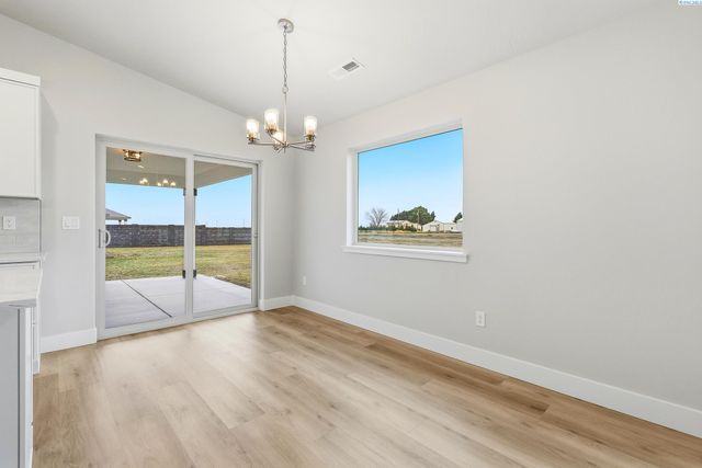 10519 Atlantic Dr, Pasco, WA 99301