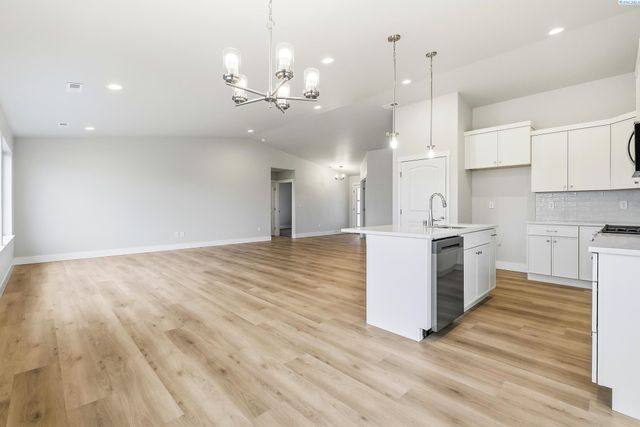 10519 Atlantic Dr, Pasco, WA 99301