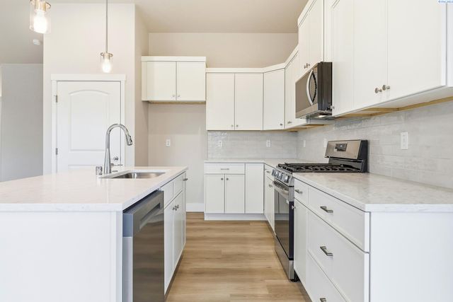 10519 Atlantic Dr, Pasco, WA 99301