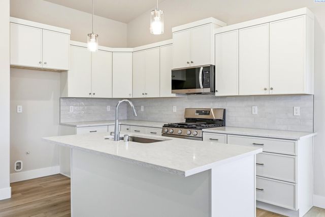 10519 Atlantic Dr, Pasco, WA 99301