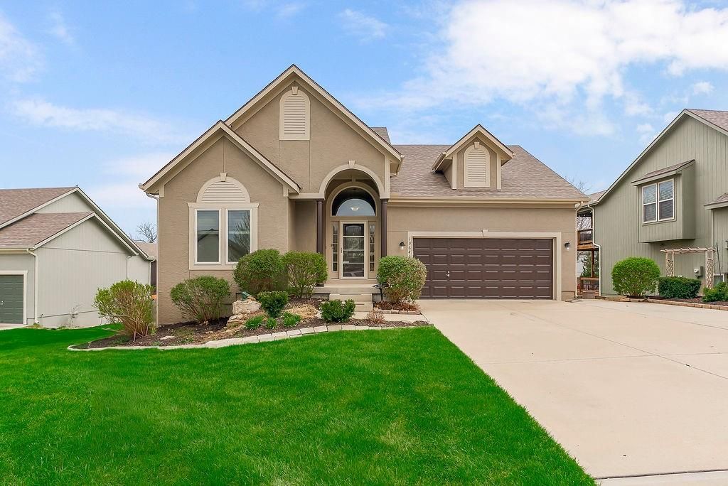 19641 W 106th Terrace, Olathe, KS 66061