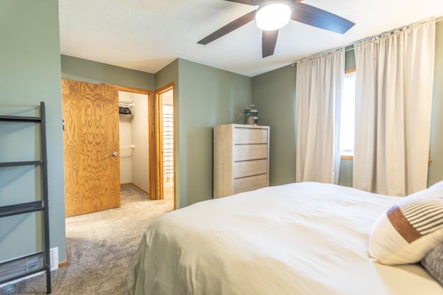 2501 39th Avenue S, Fargo, ND 58104