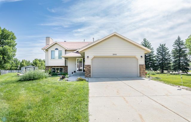 2501 39th Avenue S, Fargo, ND 58104