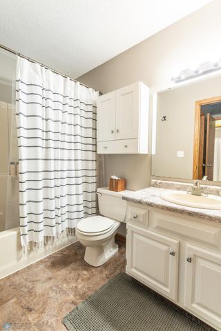 2501 39th Avenue S, Fargo, ND 58104