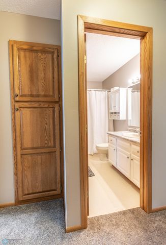 2501 39th Avenue S, Fargo, ND 58104
