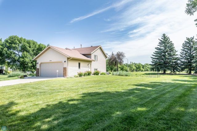 2501 39th Avenue S, Fargo, ND 58104