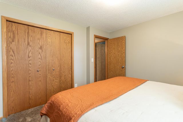 2501 39th Avenue S, Fargo, ND 58104