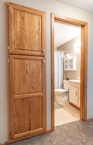 2501 39th Avenue S, Fargo, ND 58104